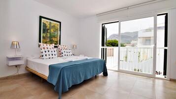 3 slaapkamers, een strijkplank/strijkijzer, wifi, beddengoed