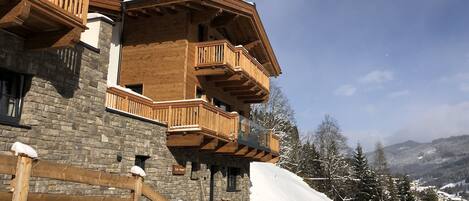 المنشأة من الخارج