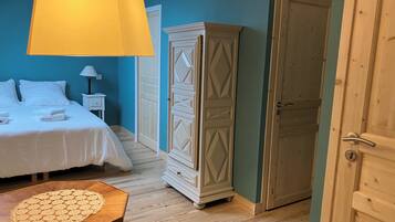 5 bedrooms, iron/ironing board, travel crib, WiFi