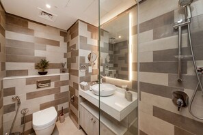 Douche, articles de toilette gratuits, sĂšche-cheveux
