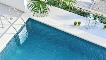 Seasonal outdoor pool, pool loungers