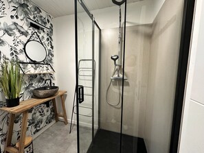 Appartamento Standard, vista valle | Bagno | Asciugacapelli, asciugamani