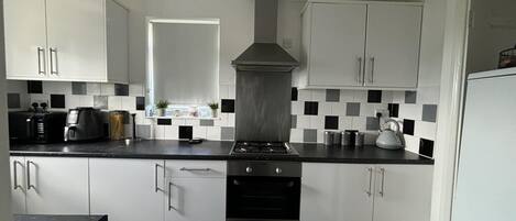 獨棟房屋 | 私人廚房 | 電冰箱、微波爐、烤箱、爐台