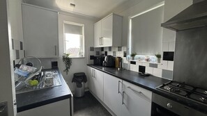 獨棟房屋 | 私人廚房 | 電冰箱、微波爐、烤箱、爐台