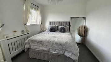 House | 1 bedroom, iron/ironing board, free WiFi, bed sheets