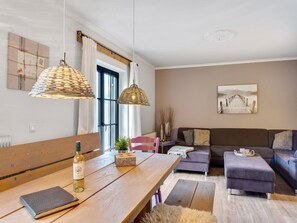 TV, fireplace - Chalet in Leogang near Ski Lifts (Leogang)