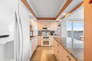 公寓式客房, 多张床 (SeaSpray Riverside 611) | 私人厨房 | 纸巾