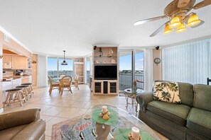 شقة - عدة أسرّة (SeaSpray Riverside 611) | منطقة المعيشة | تلفزيون