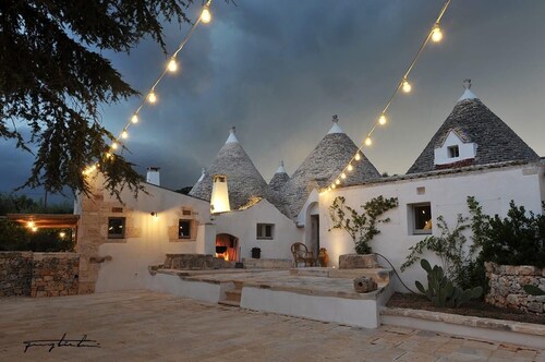 Trulli complex with pool in Puglia near town - lamabuonasera