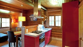 KĂŒhlschrank, Ofen, GeschirrspĂŒler, Hochstuhl