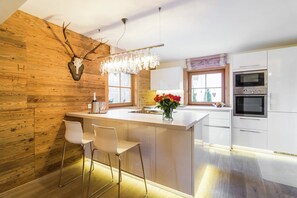 雪櫃、微波爐、焗爐、爐具