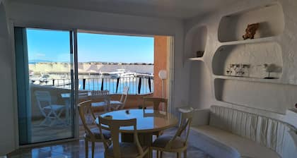 Quiet seafront location in a premium gated community, ideal family accommodation