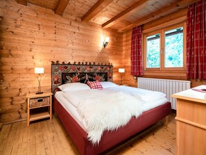 3 bedrooms, iron/ironing board, WiFi