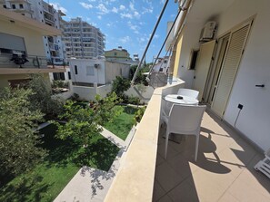 Outdoor dining - Grand Group Suite (Vlorë)