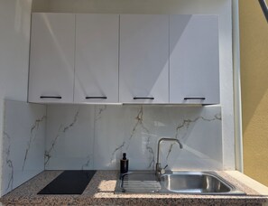 Microwave - Grand Group Suite (Vlorë)