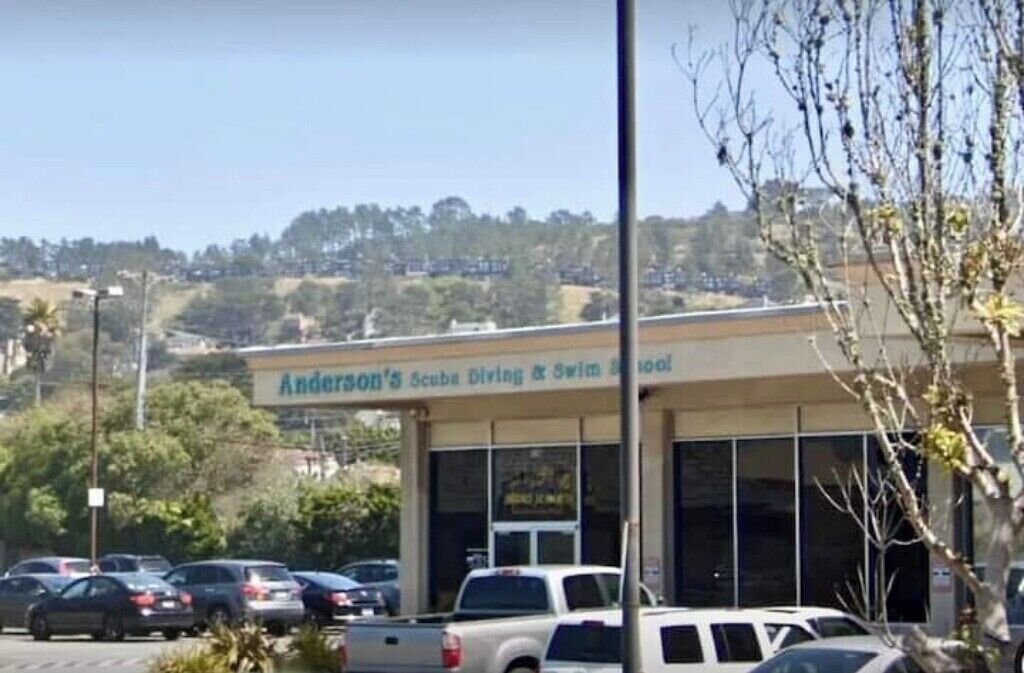 A building with a sign reading "Anderson's Scuba Diving & Swim School".