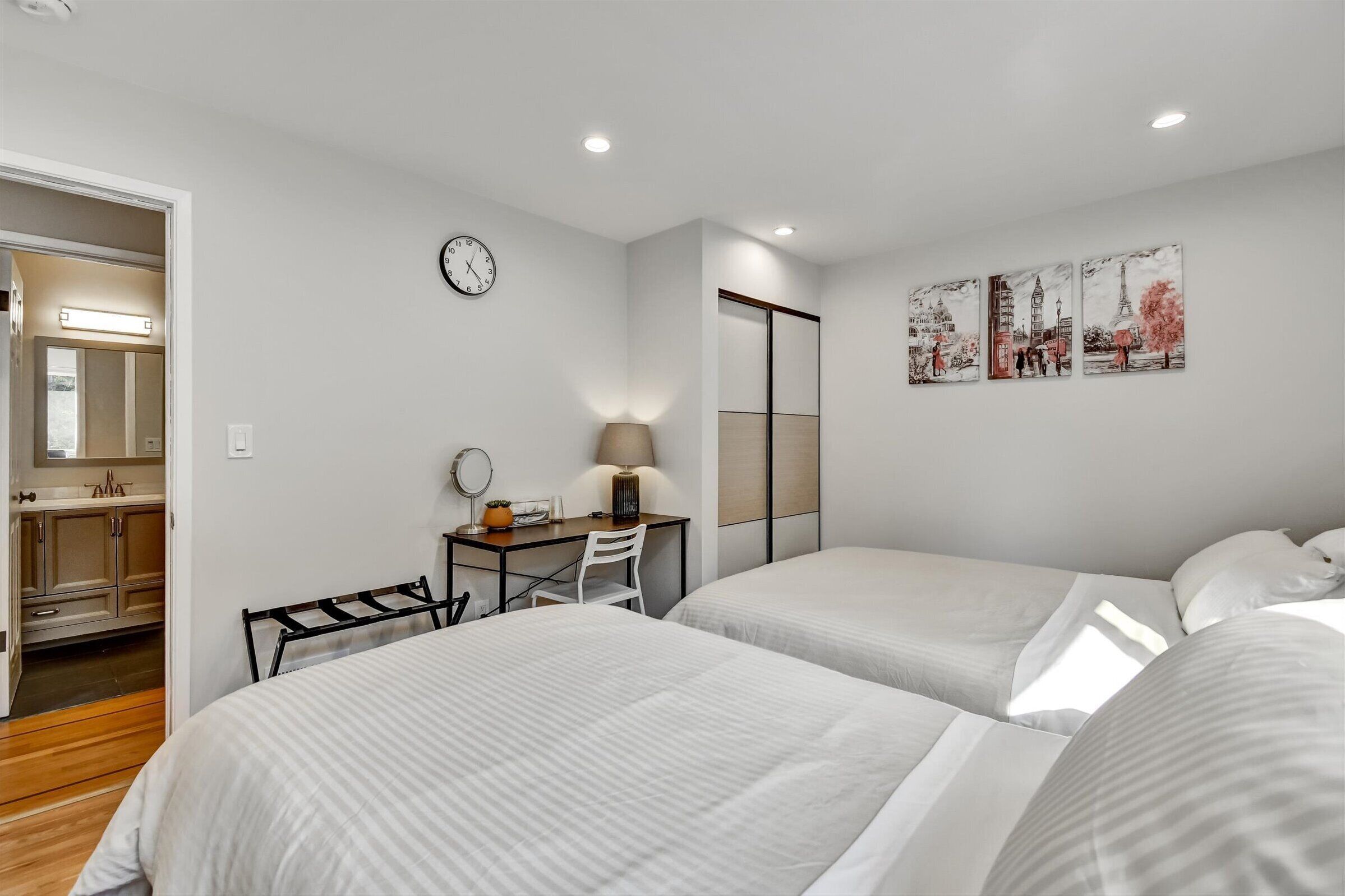 3 bedrooms, desk, iron/ironing board, travel crib