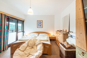 2 bedrooms, travel cot