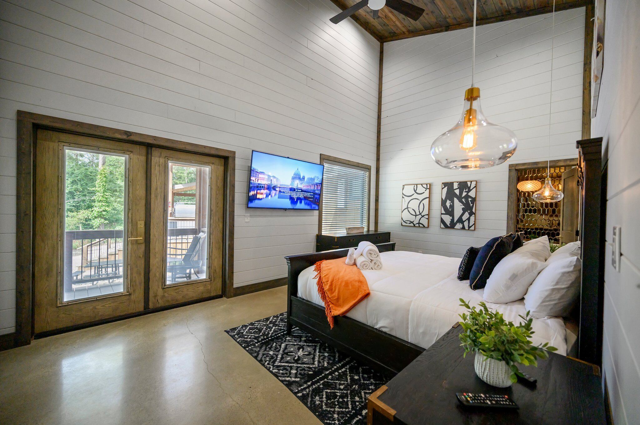 7 bedrooms, travel cot, free WiFi, bed sheets