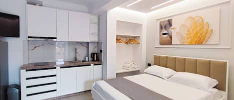 7 bedrooms, iron/ironing board, WiFi, bed sheets