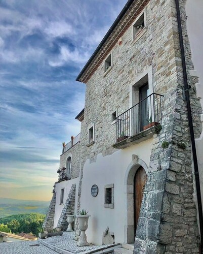 Historic 14th century mansion with garden and panoramic terrace - relaxation and charm 