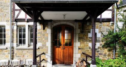 Beautiful castle in Spa wit garden