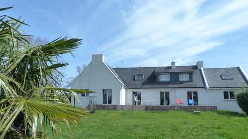 Family house with sauna, close to the sea