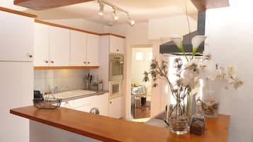 Réfrigérateur, micro-ondes, four, lave-vaisselle