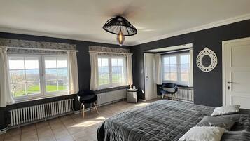 5 slaapkamers, een strijkplank/strijkijzer, wifi