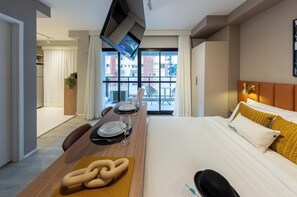 Studio Casal PNE | 1 bedroom, premium bedding, individually decorated, laptop workspace