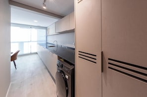 Apto 2 Dorms(1 Casal e 2 Solteiro) | Laundry