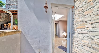 Stylish Stay Near Forest