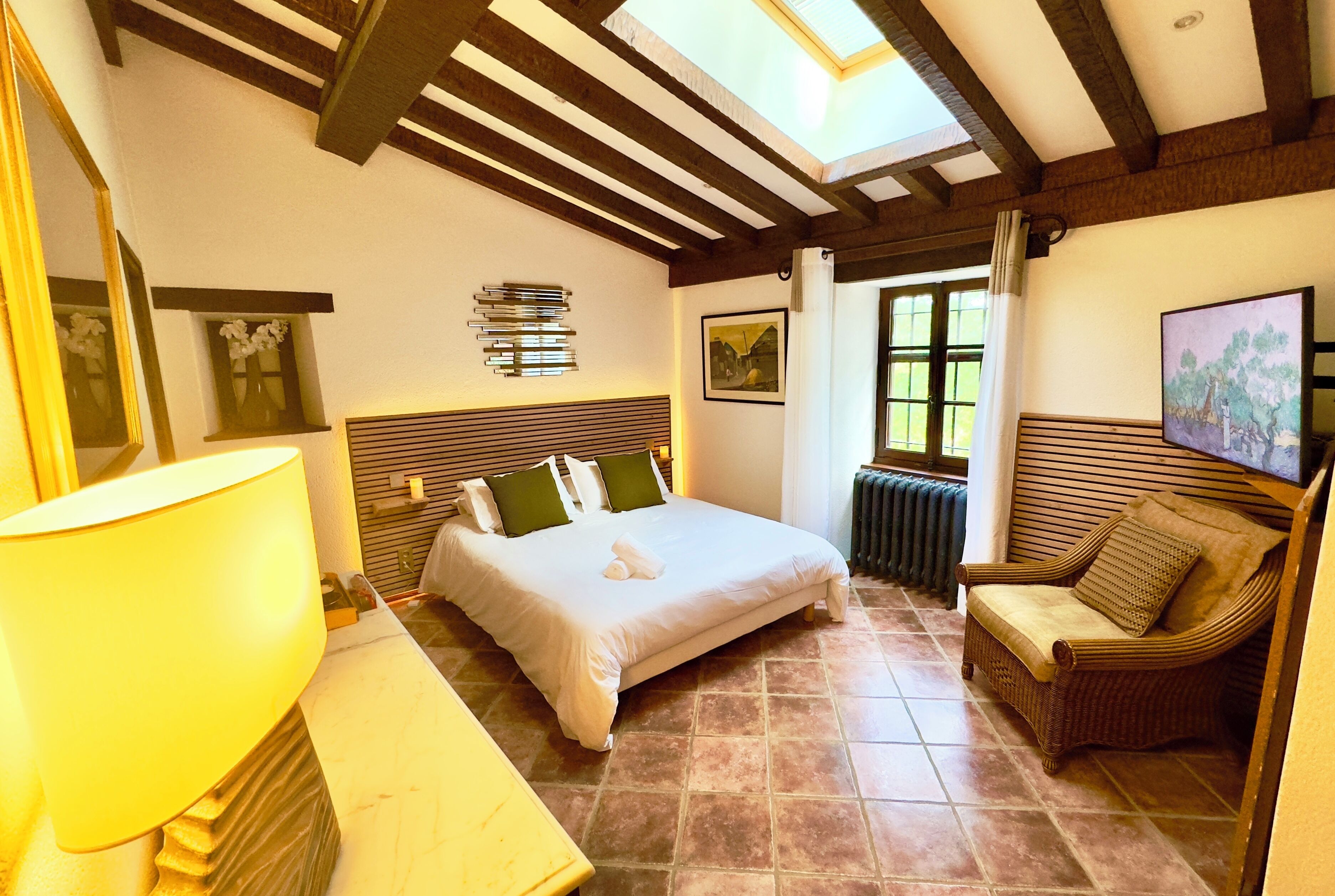 7 bedrooms, in-room safe, desk, iron/ironing board