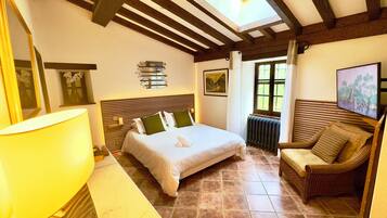 7 bedrooms, in-room safe, desk, iron/ironing board