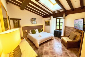 7 bedrooms, in-room safe, desk, iron/ironing board