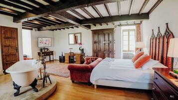 7 bedrooms, in-room safe, desk, iron/ironing board