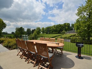 屋外ダイニングエリア