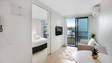 1 habitación, tabla de planchar con plancha, wifi gratis y ropa de cama