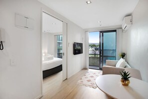 1 bedroom, iron/ironing board, free WiFi, bed sheets - Quayside Quarters Apt close to Spark Arena (Auckland CBD)