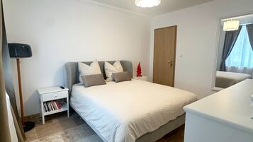 2 slaapkamers, een strijkplank/strijkijzer, wifi, beddengoed