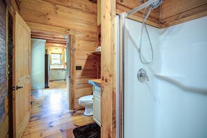 Sèche-cheveux, serviettes fournies