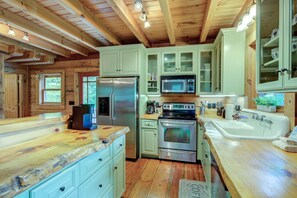 雪櫃、微波爐、焗爐、爐具