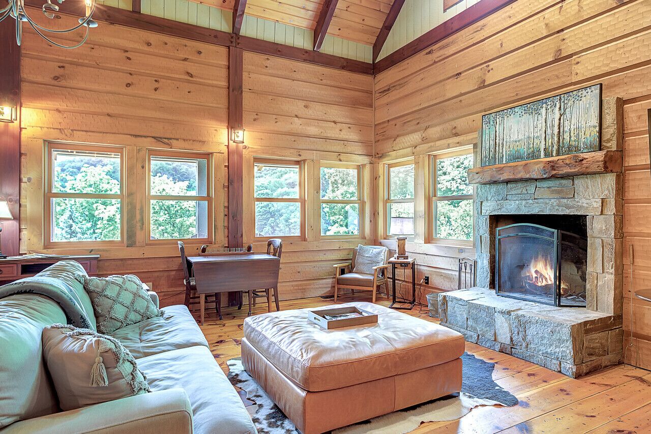 تلفزيون ذكي، مدفأة، كُتُب