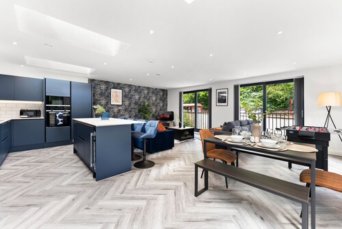 Modern 2-Bedroom Apartment in Victoria Gardens