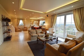 Smart TV, DVD player - Forestside Retreat, Malmedy (Malmedy)