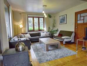 Fernseher, Tischtennisplatte