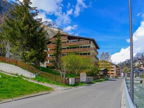 Front of property - Haus Matten - Studio Findeln (Zermatt)