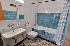 Apartment, Bergblick | Badezimmer