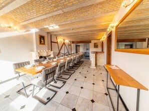 Unclassified image, 2 of 40, button - Group Stay with Pool, Chevron (Chevron)