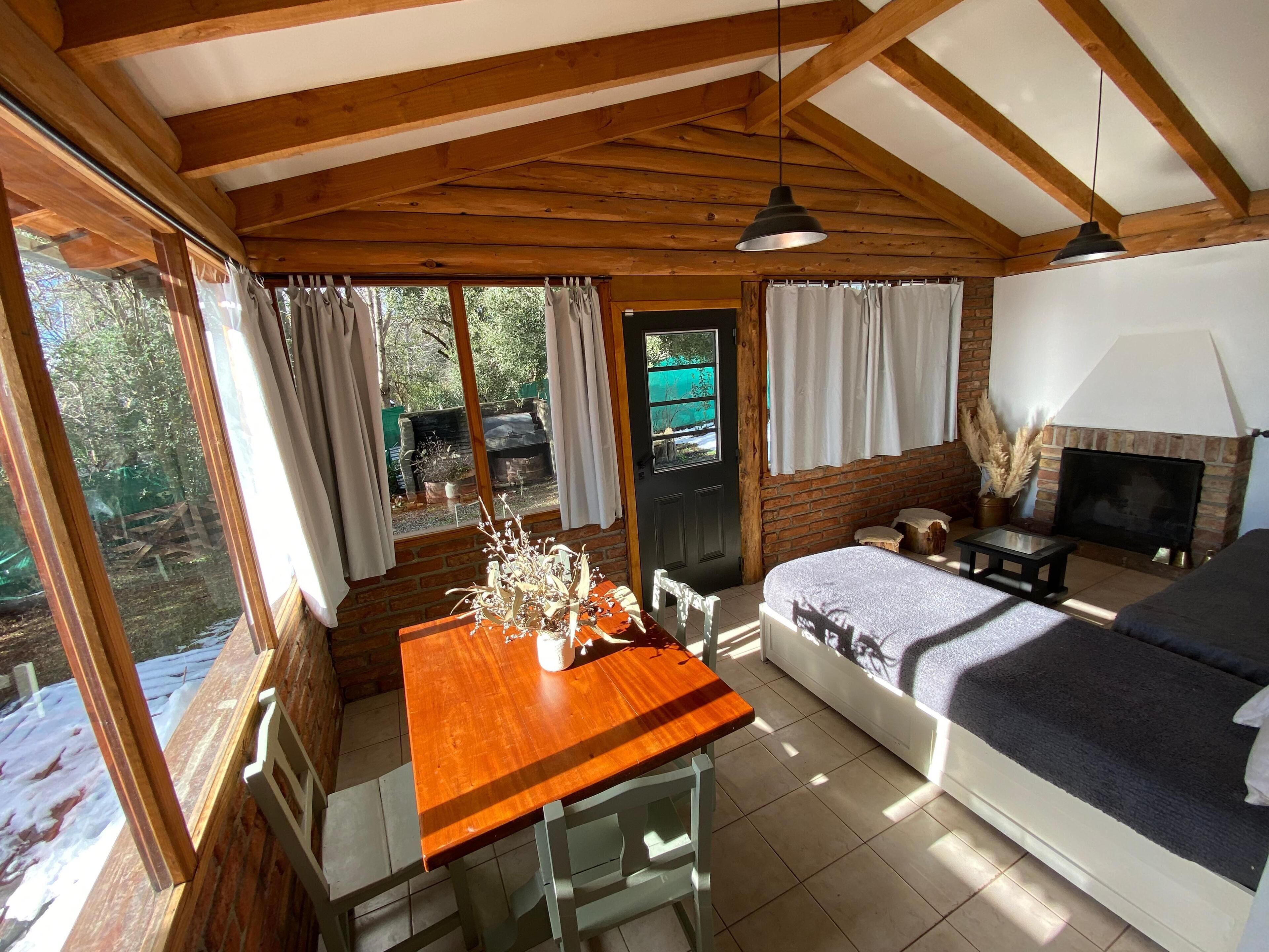 5 habitaciones, escritorio, tabla de planchar con plancha y wifi 